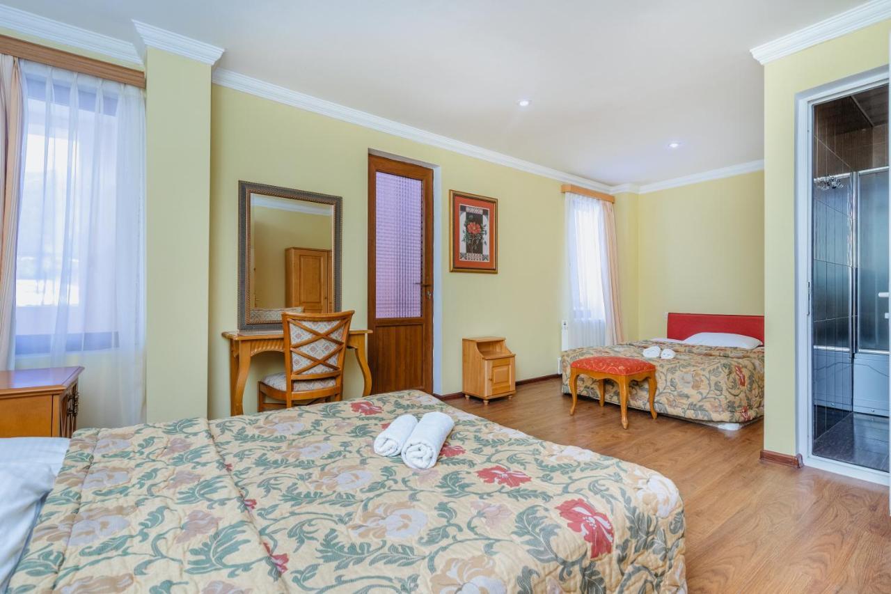 Hotel Lileo Mestia Esterno foto
