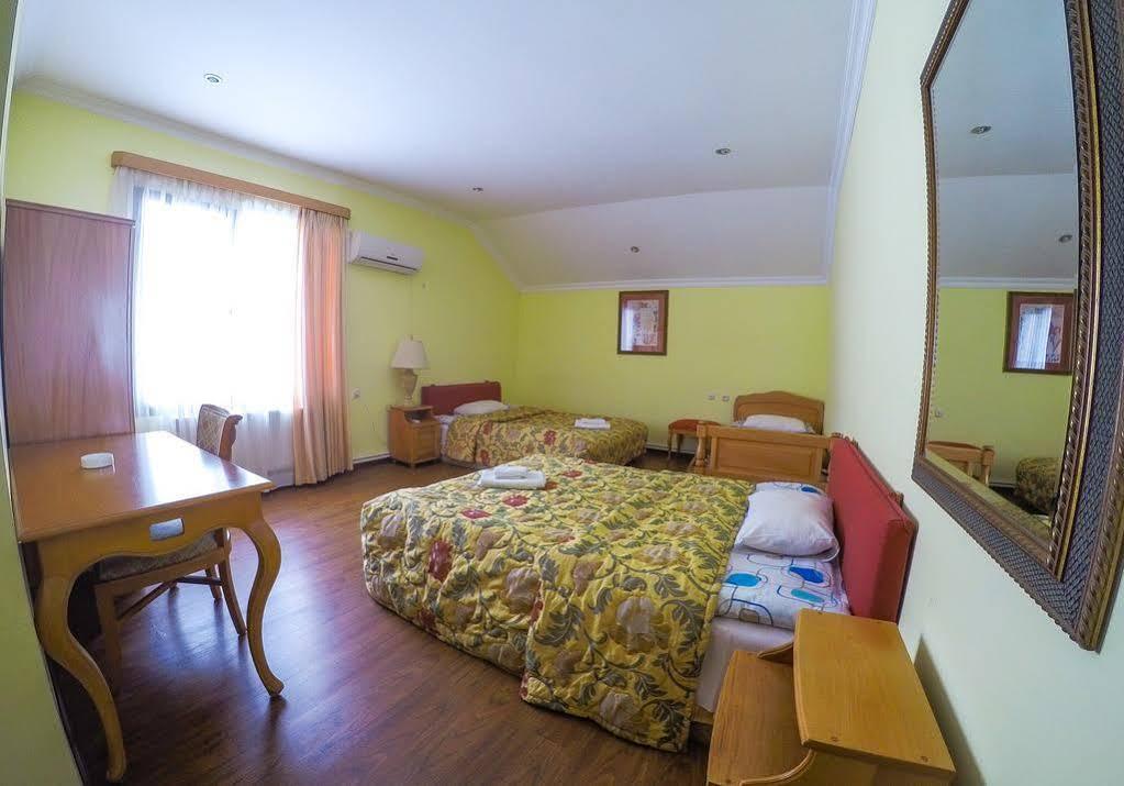 Hotel Lileo Mestia Esterno foto